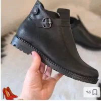 چند  دست لباس بعلت جمع کردن مغازه