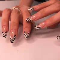 خدمات و آموزش ناخن با بیش از ۱۰ سال سابقه فردیس