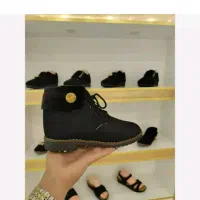 دوتا کفش اسپورت و نیم بوت