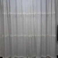 یک عدد پرده درحد تمیز هیچ پارگی نداره