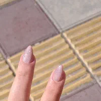 مدل برای کاشت ناخن