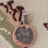 پلاک اسکندر مقدونی از جنس طلا سفید و نقره قدیمی|کلکسیون اشیاء عتیقه|تهران, مسعودیه|دیوار