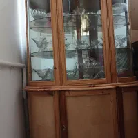 بوفه به همراه بلوریجات داخلش