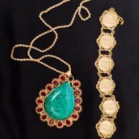 بدلیجات(گردنبند و دستبند)