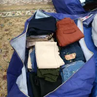 یه تعداد شلوار لی گوت و شلوار اصلش لباس مجلسی