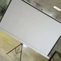 پرده پروژکتور دستی برند اسکوپ 2x2 با پایه