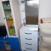 کمد لباس و لوازم آرایشی