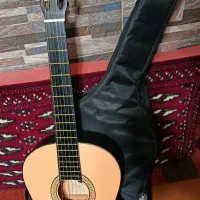 گیتار کاملا سالم و نو