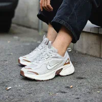 کتونی nike وی ۵ کی کرم نسکافه ایi|کیف، کفش، کمربند|تهران, پرستار|دیوار