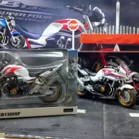 ماکت موتور سی بی ۱۳۰۰ اسپشیال ۲۰۰۸|کلکسیون و سرگرمی|تهران, فلسطین (میدان انقلاب)|دیوار