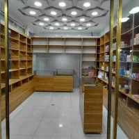 فروش فوری ویترین لوازم ارایشی