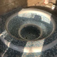 کاشی کاری استخر