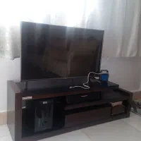 مقداری لوازم منزل به فروش میرسد.