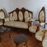 مبلمان سلطنتی ۹ نفره بهمراه میز و ویترین بزرگ