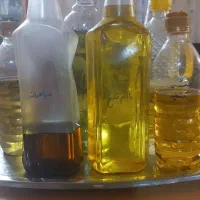 روغن های درمانی به فروش می‌رسد