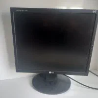 کامپیوتر، مانیتور، میز کامپیوتر و اسپیکر دسکتاپ