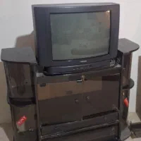 تلویزیون صنام همراه با میز