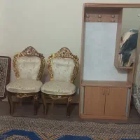 دو عدد صندلی به همراه کمد