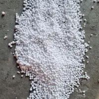 کارگر در کارخانه فوم