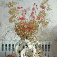 گلدان سفیدطلایی