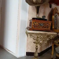 گرامافون با میز برنجی هندلی آنتیک هیز مستر ویس.