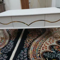 میز عسلی رنگ سفید