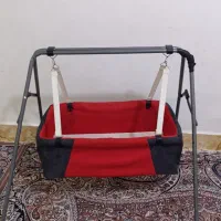 گهواره تابی و یک پشه بند