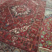 تعدادی فرش ماشینی و دستباف