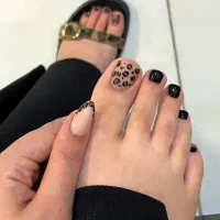 خدمات ناخن -مژه -فشیال