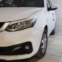 ساینا اس بدون رنگ