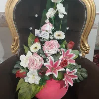 یک عدد گل و گلدون زیبا