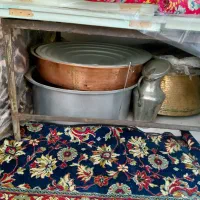 یک عدد میز آهنی