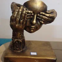 مجسمه سوپرایز