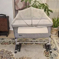 تخت کنار مادر مارک زویه