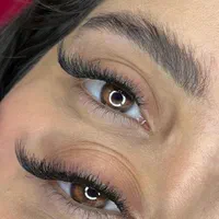 تخفیف ویژه کاشت مژه باماندگاری بالا فقط۲۵۰