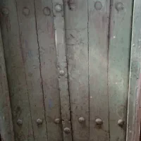 تعدادی درب چوبی قدیمی