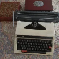 ماشین تایپ خارجی|کلکسیون اشیاء عتیقه|تهران, فردوسی|دیوار