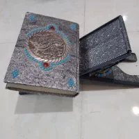 کتاب قرآن با رحل و سجاده