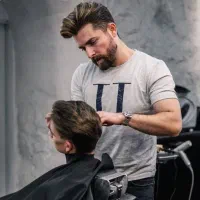 مدل آقا برای اصلاح میخوام ۲۰۰ هزار تومن هدیه میدم