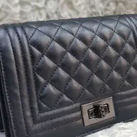 کیف مشکی کوچک گم کردم