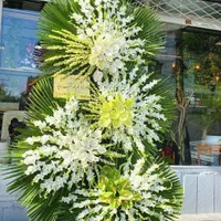 حلقه گل کرایه رومیزی پایه دارپایه گل.تاج گل ارزان