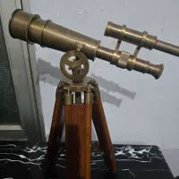 دوربین برنزی قدیمی با پایه چوبی با تنظیم دو ارتفاع|کلکسیون اشیاء عتیقه|رشت, بلوار گیلان|دیوار