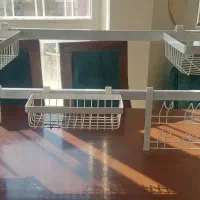 سبد پشت پنجره ای