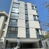 خ-آریافر-97متر-کلید-نخورده-سالن-پرده-خور-طبقه-3