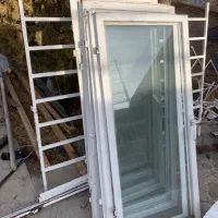 پنجره اهنی و ام دی اف و درب چوبی