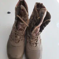 کفش کوه نوردی در حد نو