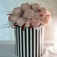 باکس گل شکیل ولاکچری برای روز مادر