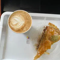 چند نیرو کار در ابمیوه بستنی