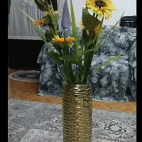 گلدان و گل میز تلفن