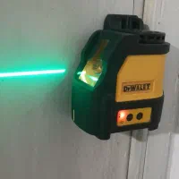 تراز لیزری دیوالت نور سبز